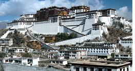 Het Potala Paleis, de verblijfplaats van de Dalai Lama in Lhasa