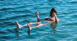 Baigneur dans la Mer Morte