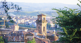 Vue d'un village de Toscane