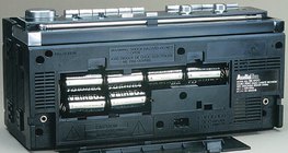Piles d'un lecteur radio-cassettes portable