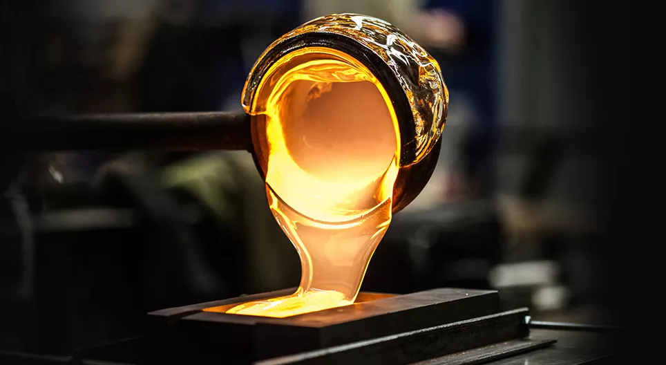 Is glas een vloeistof of een vaste stof?